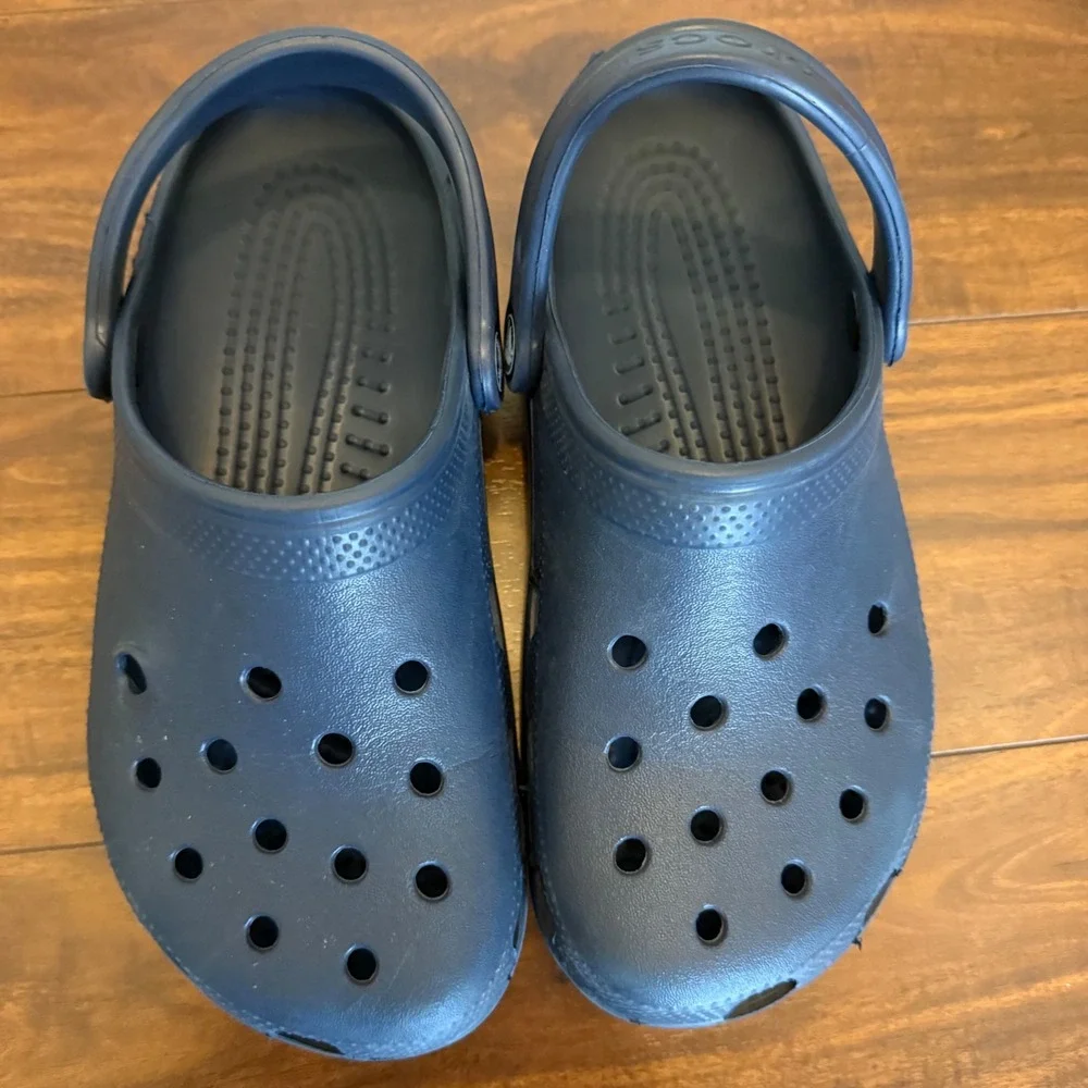 Crocs Classic Clog‎ Navy Blue Slip On Shoes Size 5 Kids/ Men Size 7 Women - Picture 2 of 9